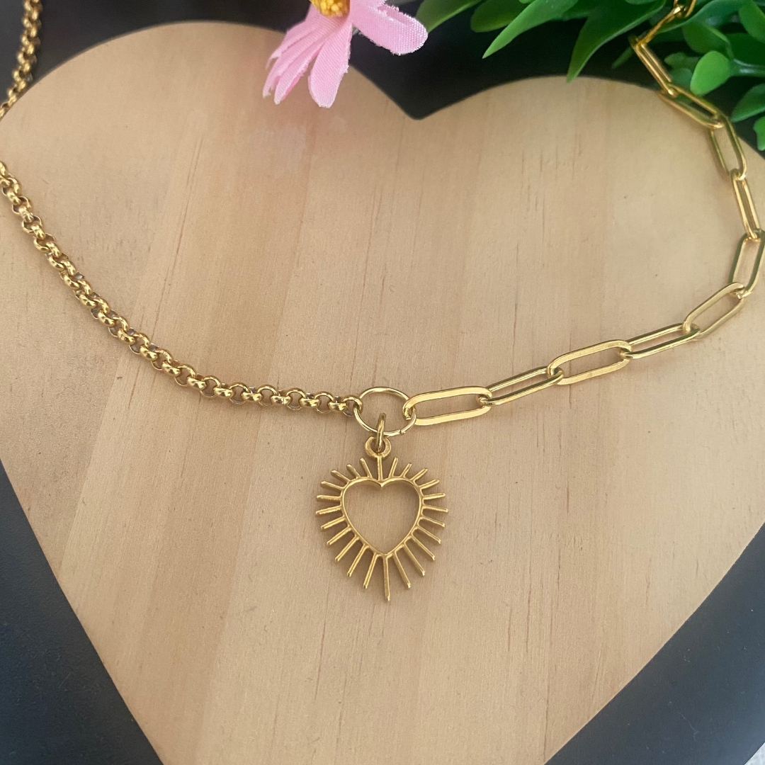 COLLAR CORAZÓN RAYOS DE SOL ACERO