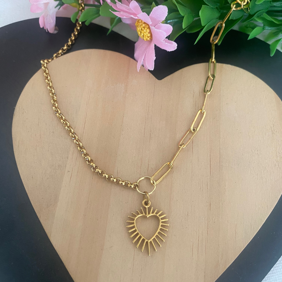 COLLAR CORAZÓN RAYOS DE SOL ACERO