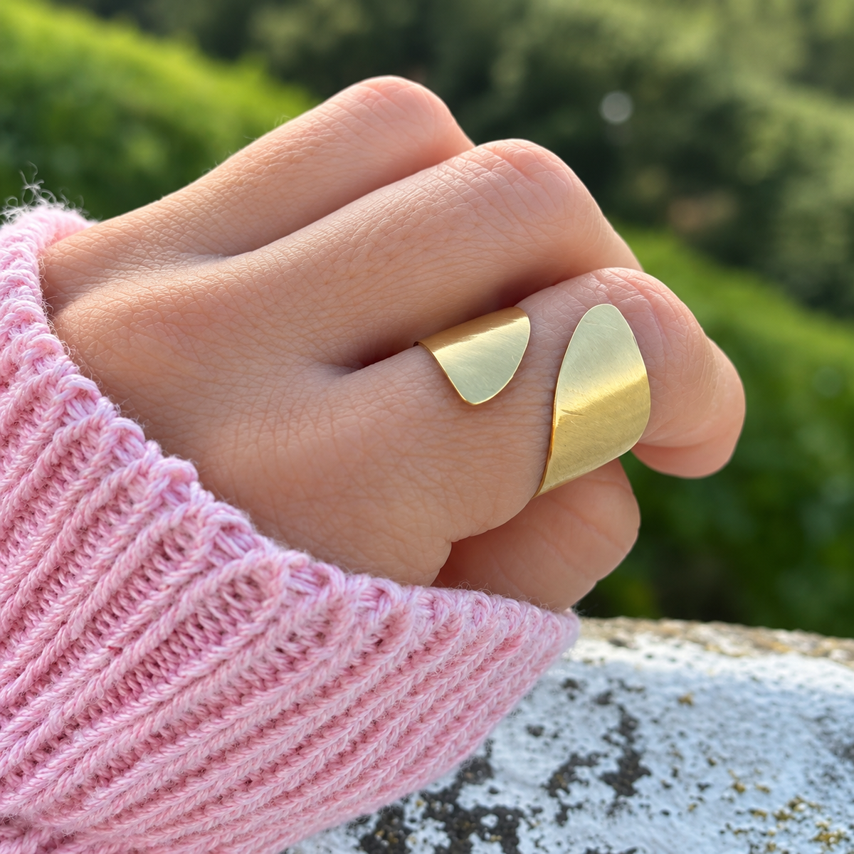 Anillo Hojas Latón Baño Oro